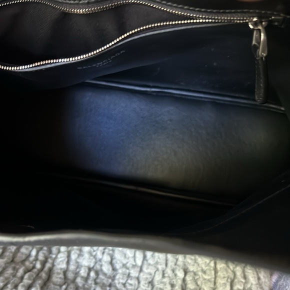 Balenciaga Medium Locker Hobo Bag - Picture 8 of 11